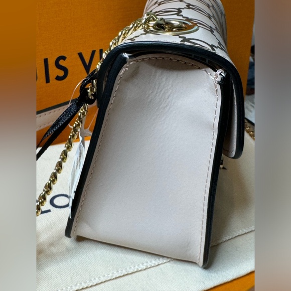 ⭐️NWT⭐️Valentino by Mario Valentino Bijou Leather Crossbody Bag - Picture 4 of 12